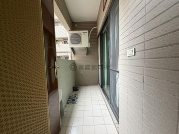 榮總商圈|太子西雅圖|陽台進出高樓三房｜高雄市左營區榮佑路
