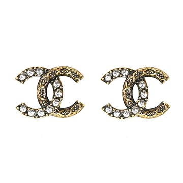 CHANEL ABD766 質感雕花水鑽LOGO貼耳針式耳環.古銅金