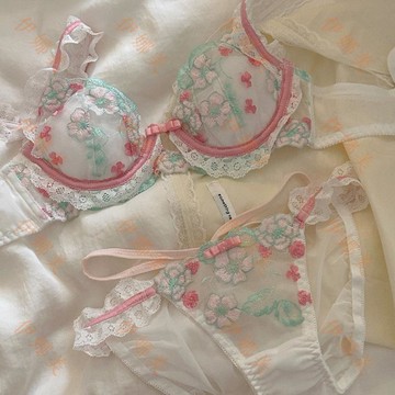 【臺灣出貨👙】浪漫法式碎花少女舒適法式甜美無痕舒適三角杯小胸bra文胸內衣套【伊娜美】