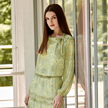 ILEY伊蕾 優雅花卉印花領結雪紡上衣(淺綠色；M-XL)1233071411