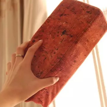 紅磚瓦枕頭【NOFUN 整人玩具】 NOFUN  紅磚娃娃 紅磚抱枕頭靠 仿真磚頭 空心磚枕