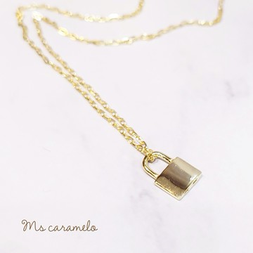 送禮物 送禮物 現貨商品【焦糖小姐 Ms caramelo】925純銀鍍K黃(鎖頭項鍊)