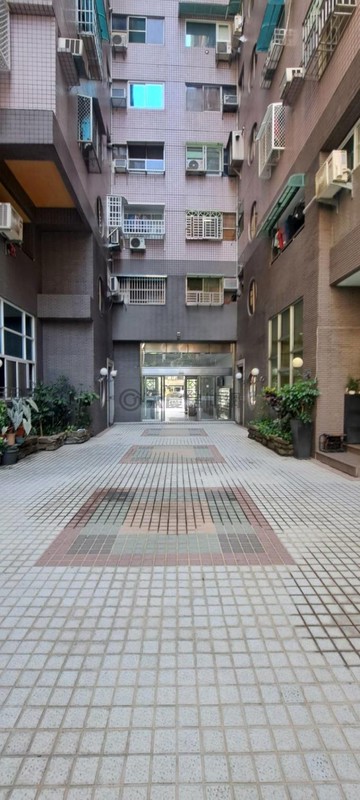 農十六捷運龍華學區巨蛋商圈大套房｜高雄市左營區明華一路