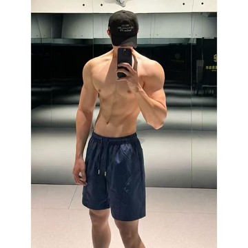 美式運動速幹短褲男夏季健身跑步戶外斜切騎行沙灘寬鬆五分褲新款冰絲運動短褲 運動短褲 5分運動褲 短運動褲 速乾透氣 男生