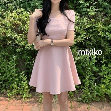美木子｜洋裝 連身裙｜預購｜法式方領網紗拼接洋裝 泡泡袖繫帶收腰 顯瘦連身裙【1117】