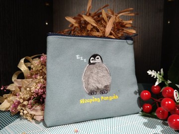 零錢包【毛毛企鵝】長毛 刺繡 立體刺繡 萬用包
