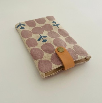 手機袋。皮革釦袋。可客製花色。日本布