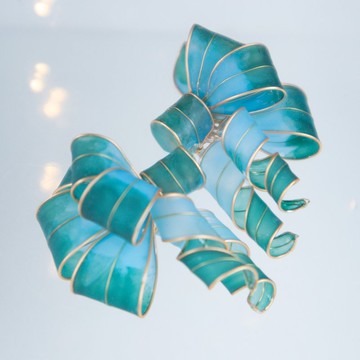 Pale Green Ribbon 淡綠耳針