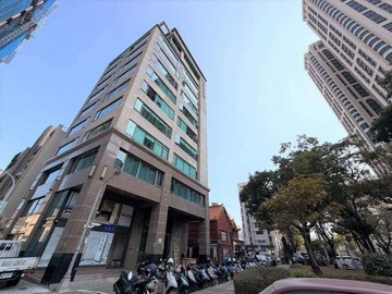 愛河公園首排市議會站7.5米大面寬店面｜高雄市前金區市中一路