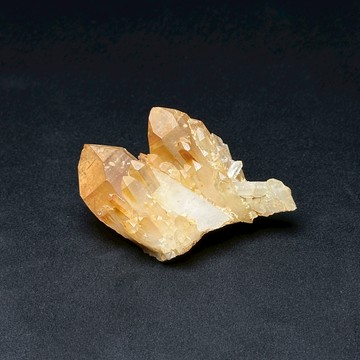 黃金療癒者原礦｜60.5g 馬達加斯加 豐盛 喜悅 紮實落地穩定 天然水晶原礦 S25BU17-203