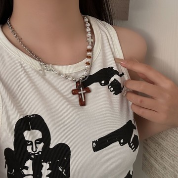 【台灣公司 可打統編】免運 小眾設計珍珠串珠紅色十字架吊墜項鏈女choker短款項飾高級感飾品 可開發票 全館五折 工廠現貨直銷 新品特價 z9211