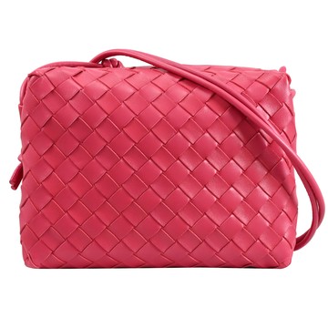 BOTTEGA VENETA 680255 Loop 編織斜背相機包.莓果粉
