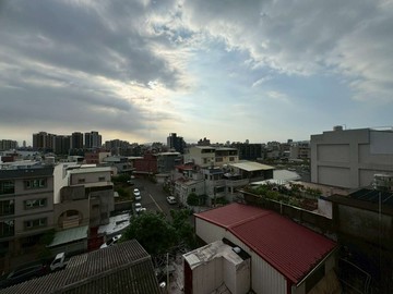 仁武區｜電梯車墅｜全新未住大面寬車墅｜高雄市仁武區八德南路