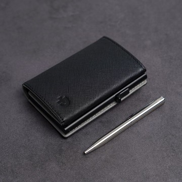 探險者銀包 - 黑色十字紋皮革版本