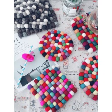 出口外貿北歐鍋墊尼泊爾羊毛氈彩球戳戳樂杯墊隔熱墊日韓餐墊