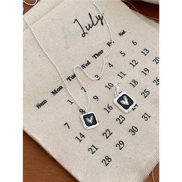 925純銀簡約小眾高級感黑色滴膠愛心方牌吊墜項鏈女鎖骨鏈ins博主