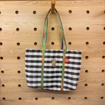 珍奶刺繡5號茄芷肩背袋