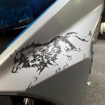 反光屋FKW 狼來了 狼 大款 反光貼紙 防水耐曬高亮度車貼 野狼 1組包含2隻 細膩簍空高質感 機車貼紙 熱銷款