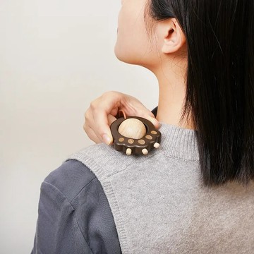 來趣找黑熊系列｜【救救熊掌】 動物按摩吊飾【墊腳石】