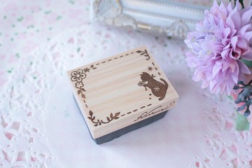 抱著花的小貓 縫線風格空白邊框印章 貓咪 印章