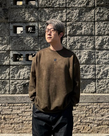 KAIKAI - Melancholy - 金屬標麂皮絨長袖衛衣