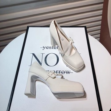 一字鱷魚紋防水臺復古瑪麗珍鞋