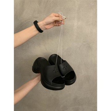 設計感小眾網紅潮厚底INS黑色拖鞋松糕鞋海邊度假一字露趾涼拖女