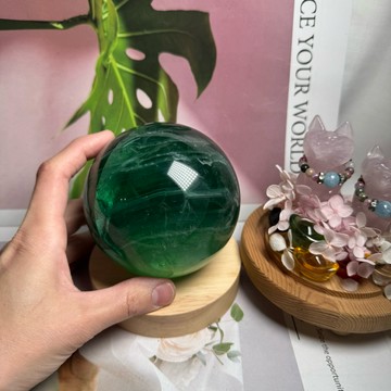 天然水晶 頂級綠螢石球 超美千層感49號1378公克 直徑9.2公分❤️贈球座✅正綠色💯綠螢石球 瑩石球 A3318