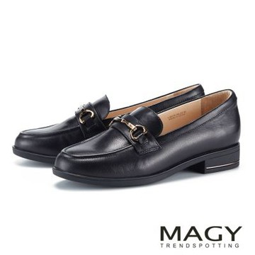 MAGY 打蠟羊皮馬銜釦復古低跟樂福鞋 黑色
