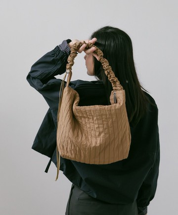 supportingrole 輕盈柔和抽繩元素多用手提斜肩背包 咖啡棕