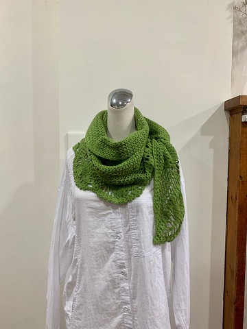 翠綠葉子三角披肩。圍巾。義大利品牌進口線材編織