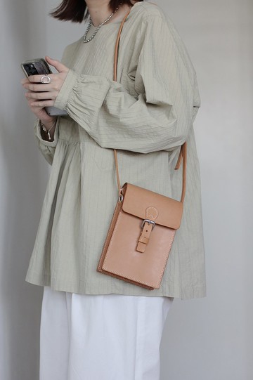 手工手縫蜜色植鞣真皮經典翻蓋背包手機包