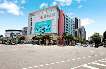 巨蛋捷運農16✨大三房平移車位｜高雄市鼓山區文忠路