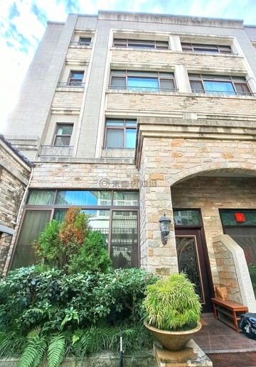 專賣豐樂公園豐樂尊爵4主臥3車高質感別墅｜台中市南屯區永春東一路