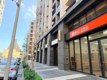 【芊】柏斯市9米大面寬店面含平車｜台中市梧棲區四維東路