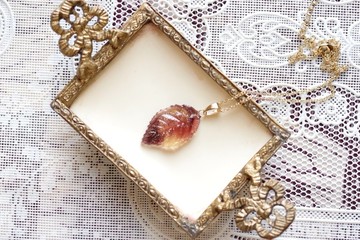 樹脂藝術 葉片墜飾・棕色