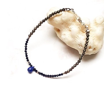 <寵愛系列-聆聽>青金石水滴珠x黄金礦石切面x黑尖晶925純銀手鍊