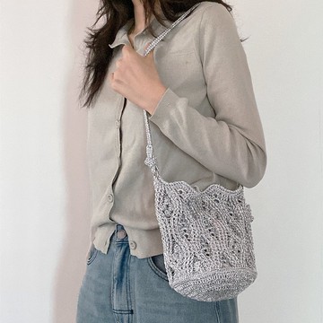 銀色金屬光澤迷你葡萄肩背包