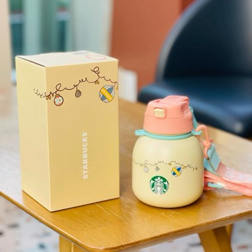 星巴克杯子2026新年禮物派對萌冬奶黃噸噸奶瓶不鏽鋼提手背帶雙飲口吸管杯喝水杯咖啡杯保暖杯保冷杯露營杯生日禮物