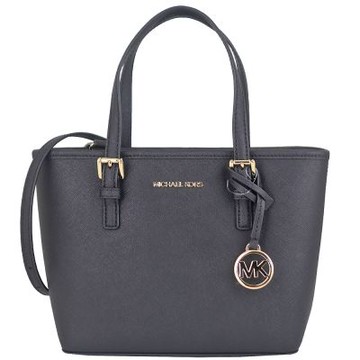 MICHAEL KORS Jet Set 黑色防刮皮革吊飾拉鍊斜背/手提包
