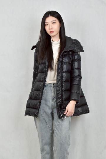 (M) moncler黑色羽絨外套