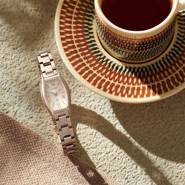 CITIZEN 星辰 xC 光動能酒桶形時尚腕錶/櫻花粉紅金/19.5X32.1mm/EW5546-56X