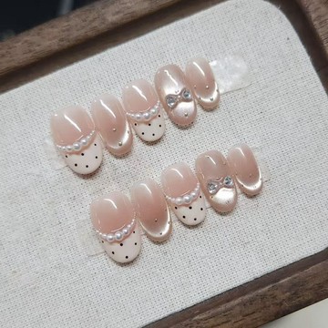 【台灣出貨】法式波點珍珠蝴蝶結穿戴甲  溫柔千金氣質貓眼細閃美甲  日常通勤百搭顯白光療美甲  可重復使用假指甲