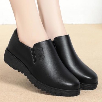 深口軟底中老年媽媽鞋皮鞋平底防滑老人鞋休閑女士單鞋女鞋秋冬季