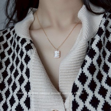 復古 通體925純銀光澤白貝母項鏈 方形吊墜氣質簡約百搭鎖骨鏈1入