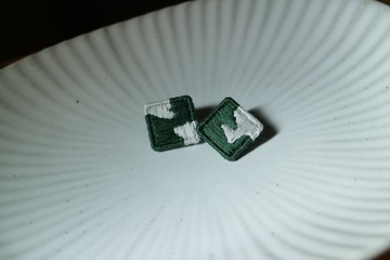 刺繡方形耳環 / 斑02 / 耳針款