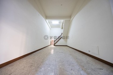 ⭐自帶流量| 近大東藝術中心| 挑高5米2騎樓店面｜高雄市鳳山區杭州西街