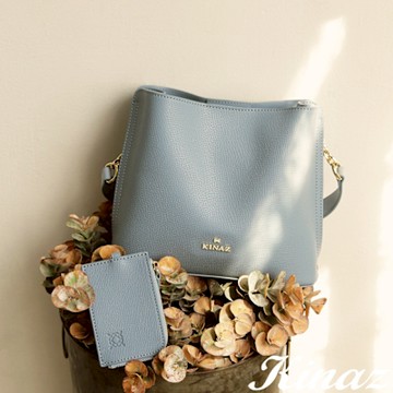 KINAZ 小花苞袋口多層附拉鍊包雙背帶肩背斜背水桶包-棉花糖藍-小公主系列