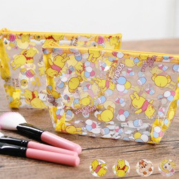 【R.FUN SHOP】迪士尼圖繪透明收納包(小) 維尼 萬用包 萬用袋 文具 化妝品 CA147