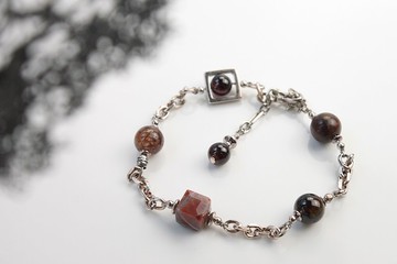 春季山色 | 自然探險 // 海洋瑪瑙紅幽靈天然石手鍊//